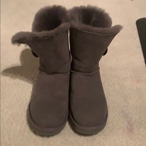 NWOT Grey Bailey button uggs